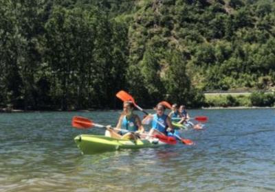 Kayaks en el Lago de La Torrassa, activitad en familia